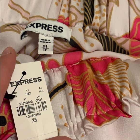 Express Ruffle Off Shoulder Top - Picture 4 of 5